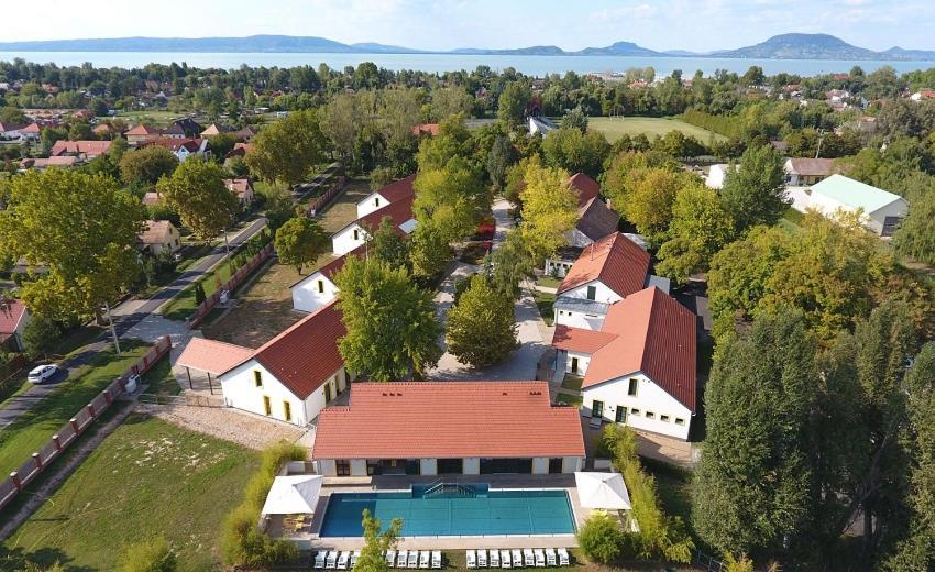 Hubertus Hof Landhotel Balatonfenyves Eksteriør billede