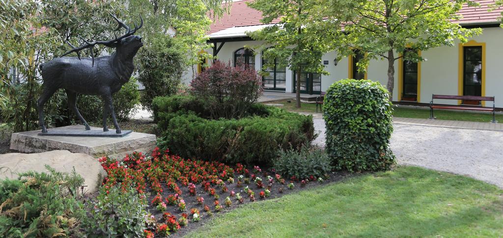 Hubertus Hof Landhotel Balatonfenyves Eksteriør billede