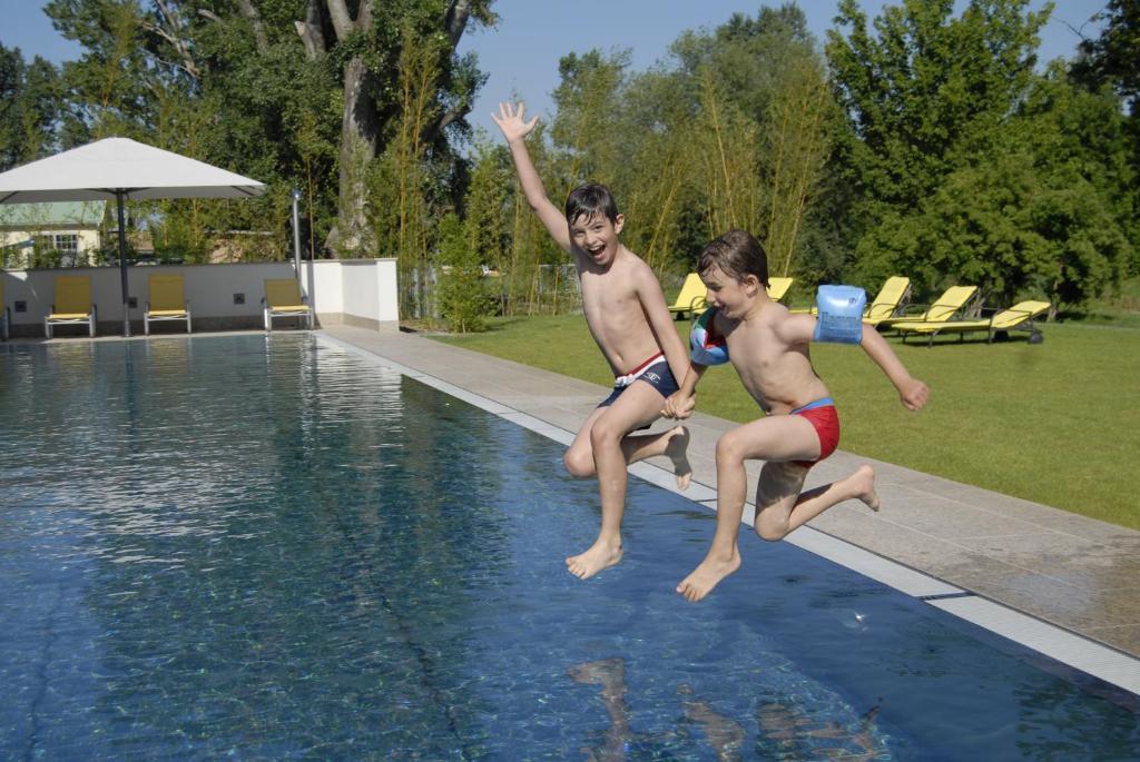 Hubertus Hof Landhotel Balatonfenyves Eksteriør billede