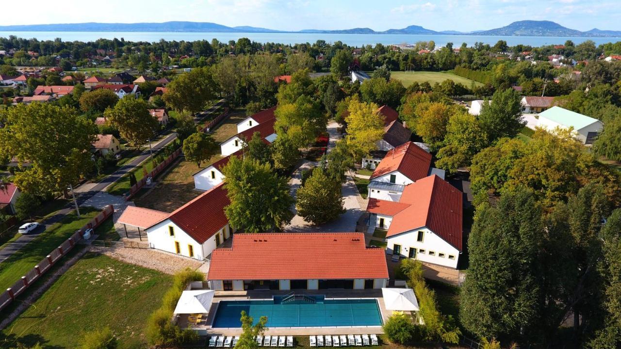 Hubertus Hof Landhotel Balatonfenyves Eksteriør billede